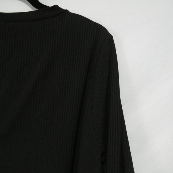 SHEIN - Curve | 1XL | Ribbed Black Asymmetric Hem Long Sleeve Shirt - Picture 12 of 16